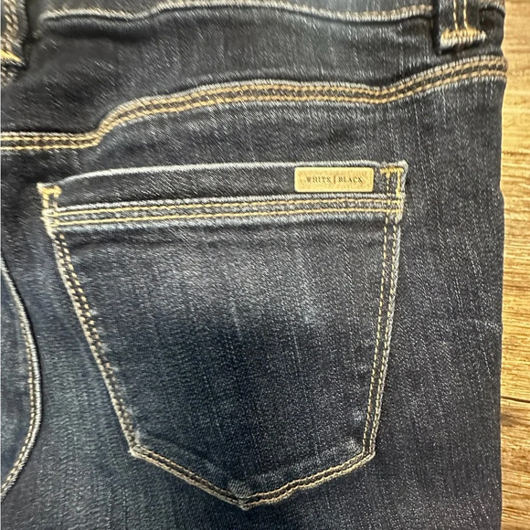 White House Black Market Blue Cropped Leg Jeans with Distressed Details Size 4P - Picture 4 of 9